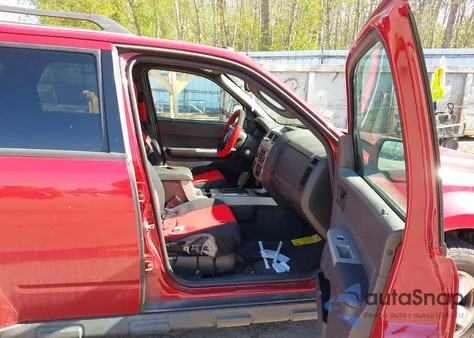 2011 Ford Escape Xlt from USA, damaged, VIN 1FMCU9DG6BKB34611